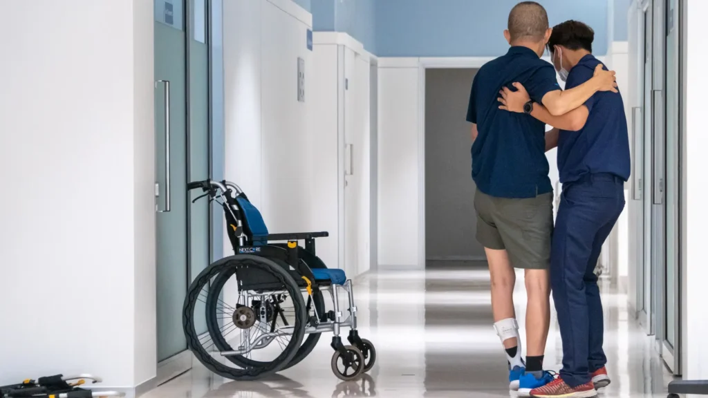 ทางศูนย์ PNKG จะมีการตรวจประเมินอย่างละเอียด ซักประวัติ เพื่อให้ได้ความต้องการของคนไข้ (Patient’s need) และความต้องการของครอบครัว (Family’s need) อย่างแท้จริง และเพื่อดูว่าเป็นไปในทิศทางเดียวกับและสอดคล้องกับแพทย์ พยาบาล หรือนักบำบัดหรือไม่