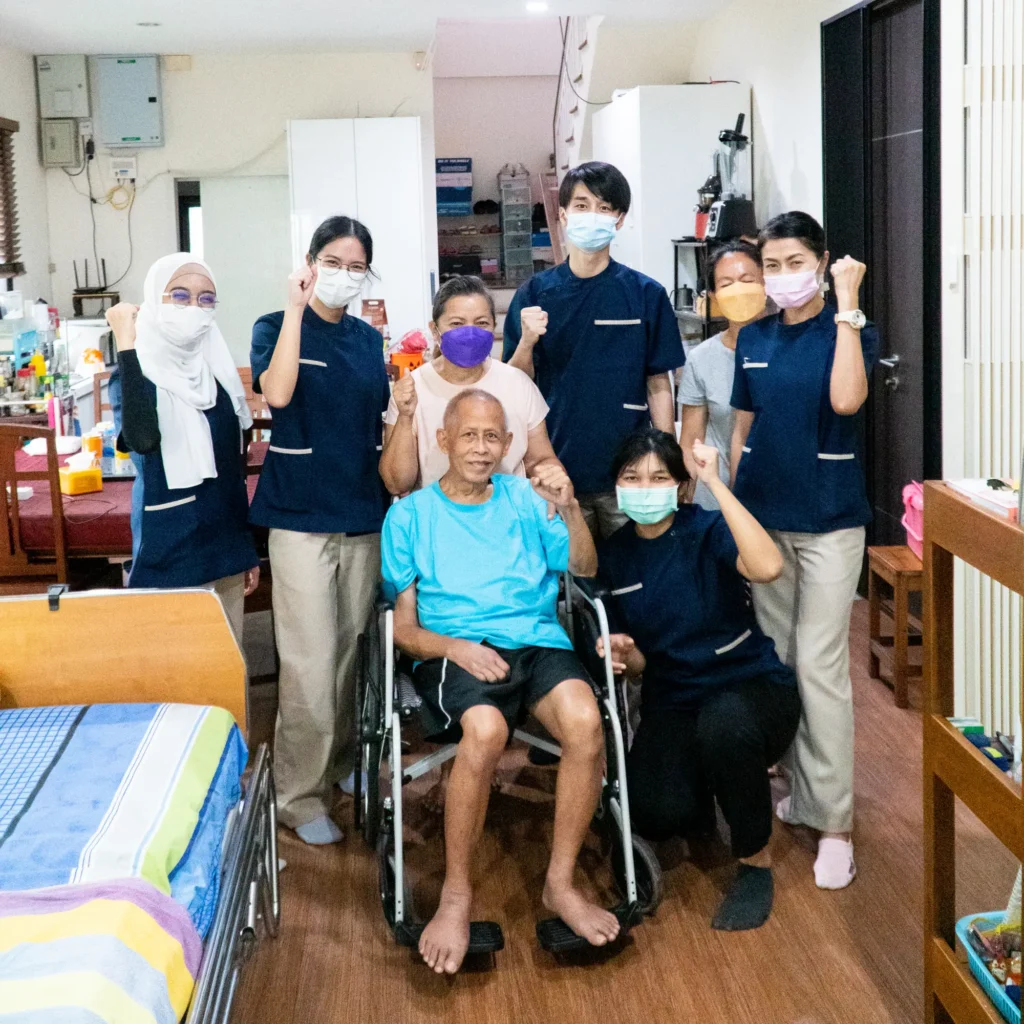 เพื่อให้กลับไปใช้ชีวิตปกติได้ในระยะเวลาสั้นที่สุด PNKG Recovery and Elder Care ยังออกแบบโปรแกรมต่อเนื่อง ให้ผู้รับการฟื้นฟูสามารถฟื้นฟูต่อที่บ้านได้ด้วย