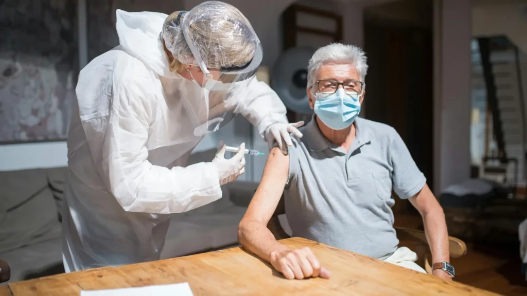 ถ้าฉีด Sinopharm หรือ Sinovac 2 เข็ม แล้วสามารถฉีด Booster ด้วย Moderna เข็ม 3 และอีก 1 – 3 เดือน Moderna เป็นเข็ม 4 ได้ไหม