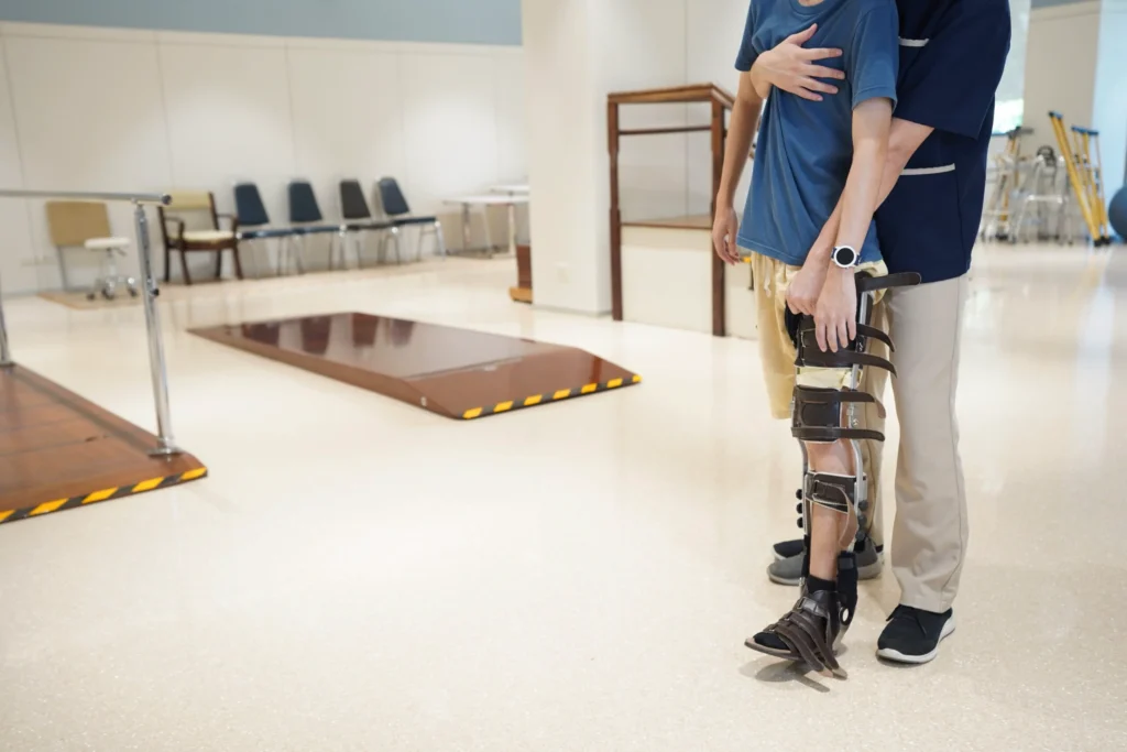 เลือกทีมที่มีผู้เชี่ยวชาญดูแล ประกอบด้วย แพทย์ พยาบาล นักกายภาพบำบัด และนักกิจกรรมบำบัด