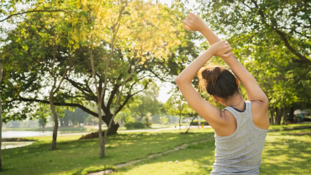วิธีที่ดีที่สุดในการป้องกันโรคหลอดเลือดสมองแตก คือ การปรับพฤติกรรมการใช้ชีวิต และตรวจสุขภาพอย่างสม่ำเสมอ เพราะยิ่งตรวจเร็วก็จะรู้ความเสี่ยงและแก้ไขได้ทัน