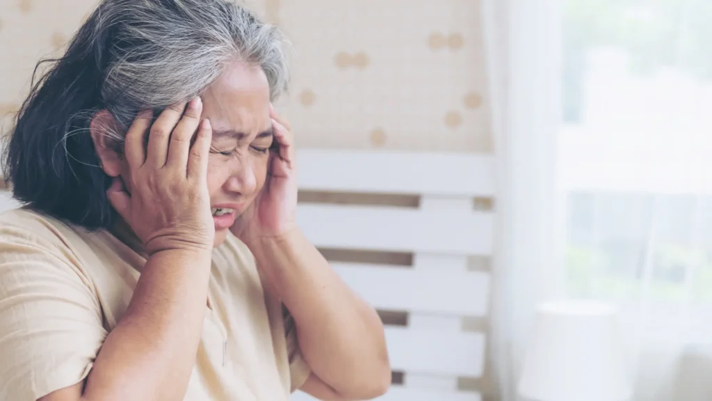 สาเหตุการเกิดสโตรก สามารถแบ่งได้ 2 ปัจจัย ได้แก่ ปัจจัยที่สามารถควบคุมได้ และปัจจัยเสี่ยงที่ไม่สามารถควบคุมได้ โดยสามารถแบ่งได้ 19 สาเหตุ